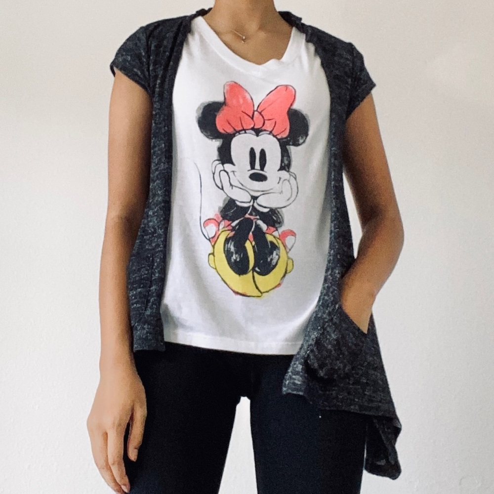 Disney: White v-neck Minnie Mouse t-shirt